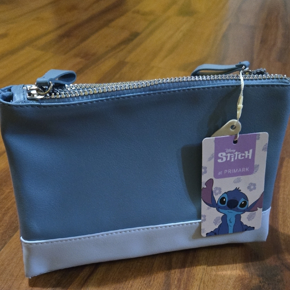 Disney’s Stitch Initial E Makeup BagCharacter Quilted Wristlet NWT ZIPPER - Picture 3 of 8